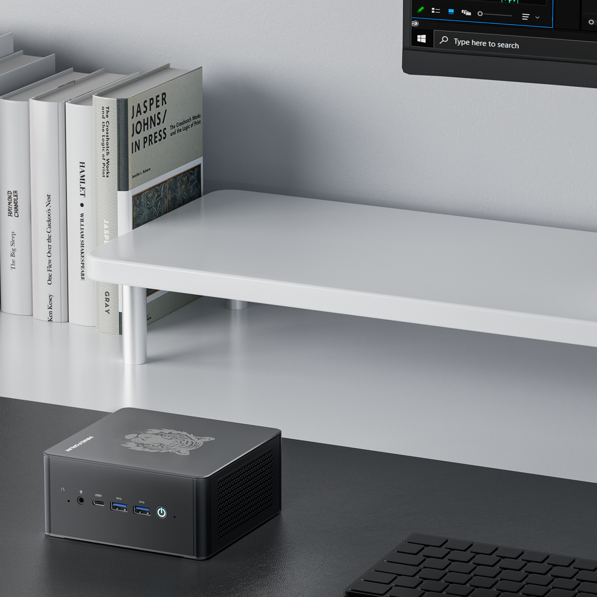 ジャンク　MINISFORUM UM780XTX UM780XTXは最も充実したポートを備えているというが、何ができるのだろ