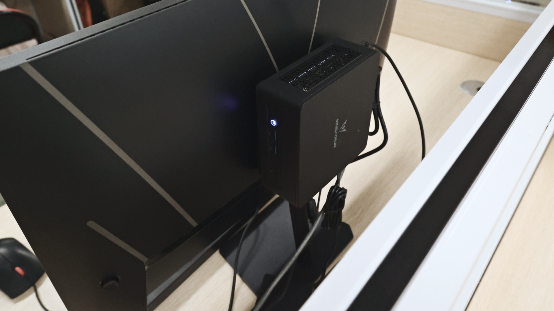 Minisforum UM760 Slim ミニPC 200台で教育の未来を支える