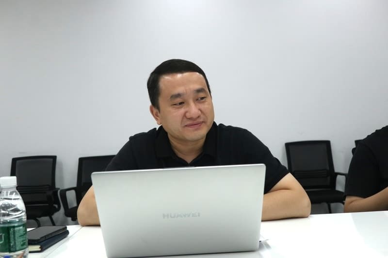 靳(きん)輝氏